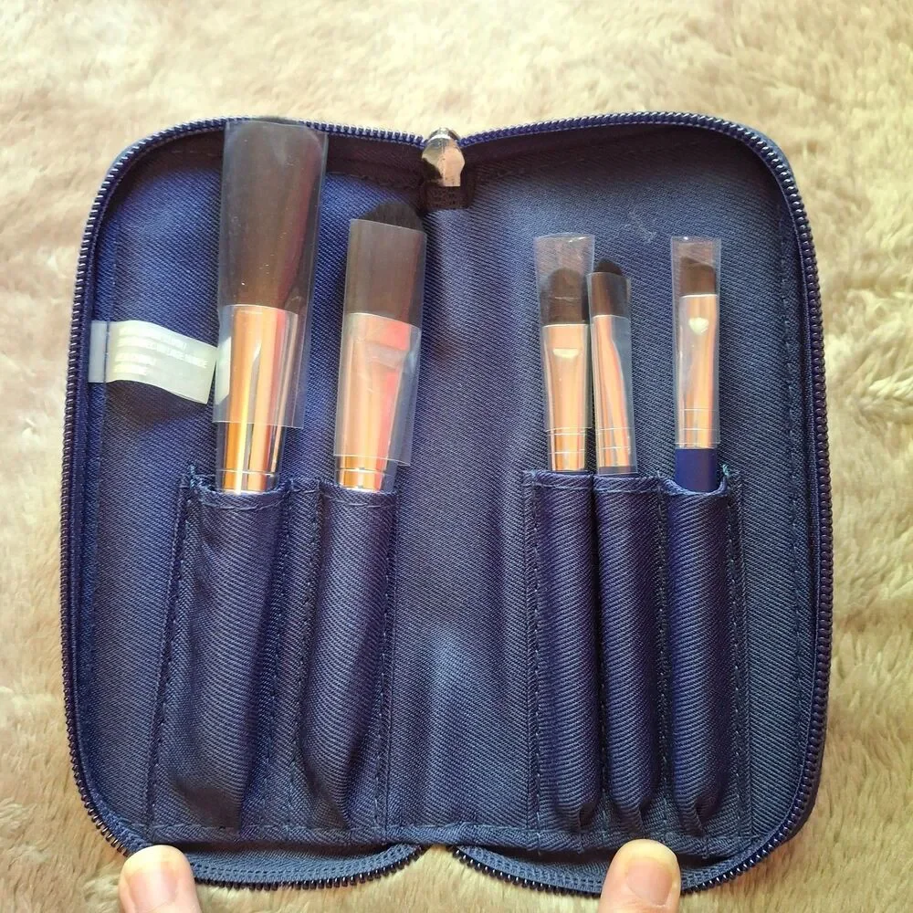 Avon True Color 5pc Makeup Brush Kit with Striped Travel Case - Vegan, New